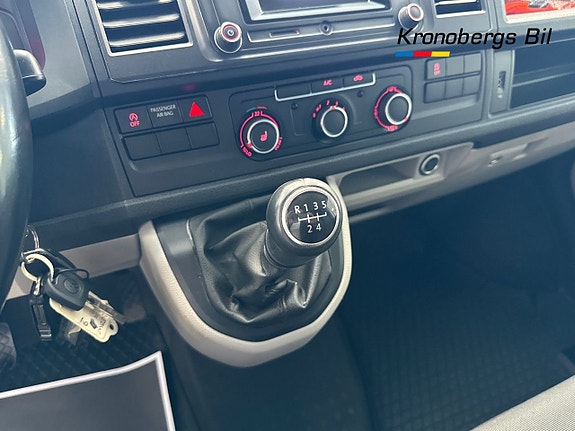 Volkswagen Transporter 12 of 17
