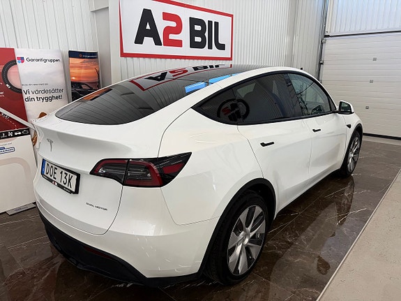Tesla Model Y 5 of 27
