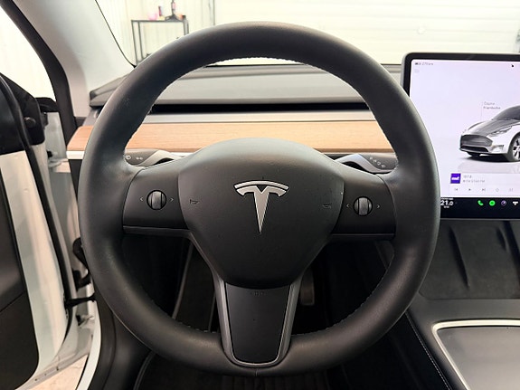 Tesla Model Y 21 of 27