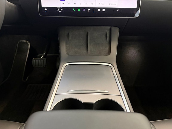 Tesla Model Y 17 of 27