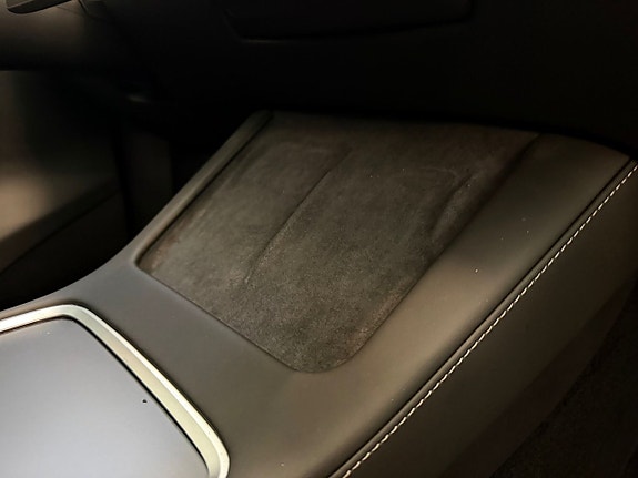 Tesla Model Y 13 of 27