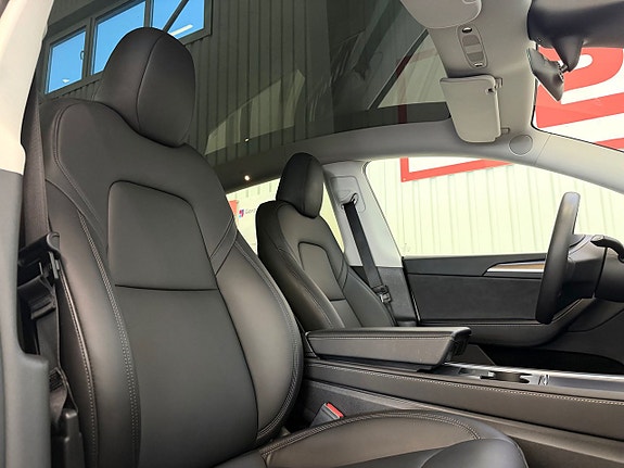 Tesla Model Y 8 of 27