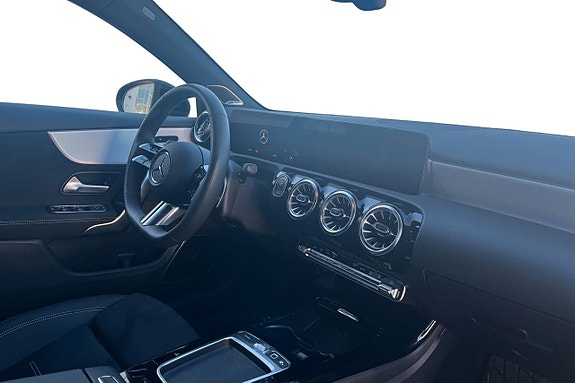 Mercedes-Benz A250 e 8 of 10