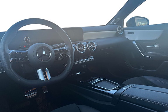 Mercedes-Benz A250 e 7 of 10