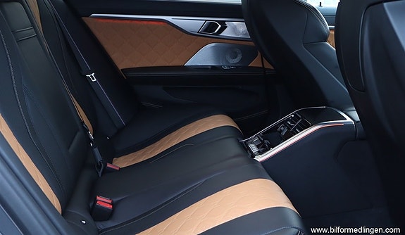 BMW M8 9 of 27