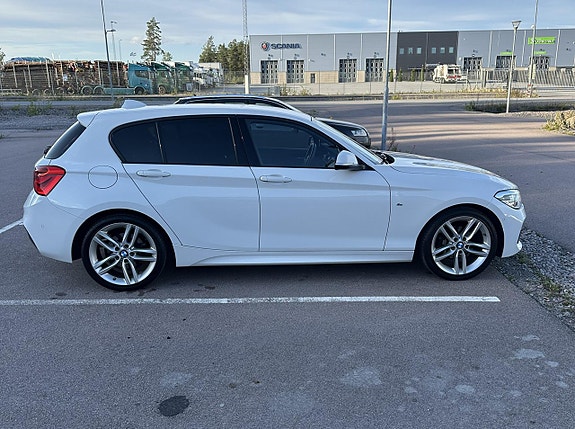 BMW 118i 2 of 5