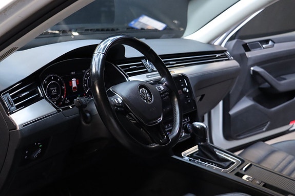 Volkswagen Passat Alltrack 10 of 25