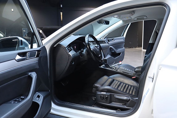 Volkswagen Passat Alltrack 9 of 25