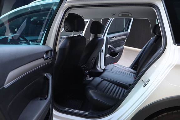 Volkswagen Passat Alltrack 14 of 25