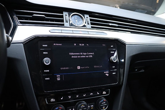 Volkswagen Passat Alltrack 21 of 25