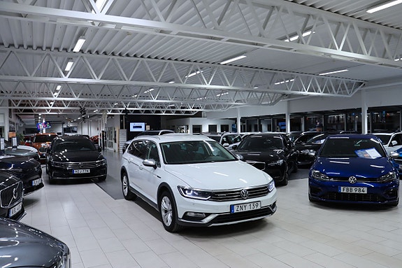 Volkswagen Passat Alltrack 3 of 5