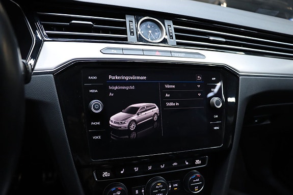 Volkswagen Passat Alltrack 22 of 25
