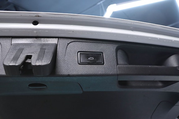Volkswagen Passat Alltrack 17 of 25