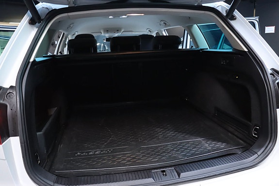 Volkswagen Passat Alltrack 18 of 25