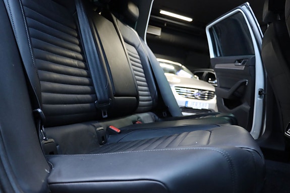 Volkswagen Passat Alltrack 16 of 25