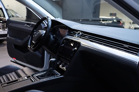 Volkswagen Passat Alltrack 13 of 25