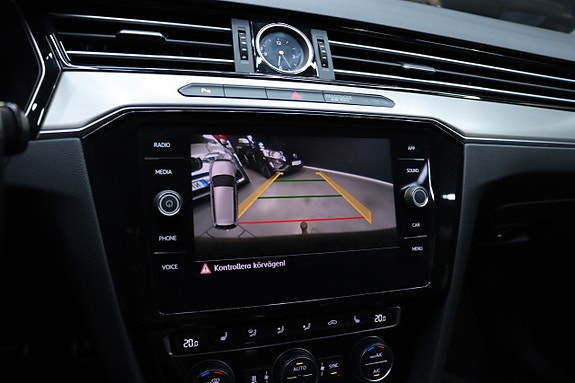 Volkswagen Passat Alltrack 23 of 25