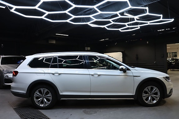 Volkswagen Passat Alltrack 4 of 5