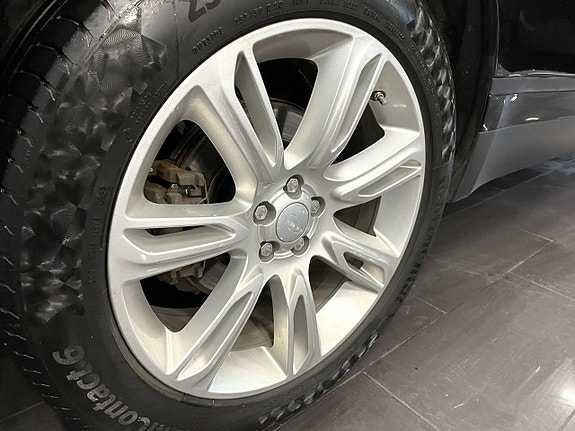 Land Rover Range Rover Velar 28 of 30