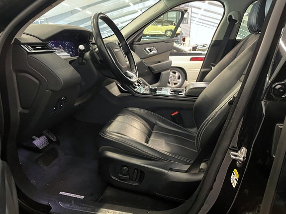 Land Rover Range Rover Velar 13 of 30