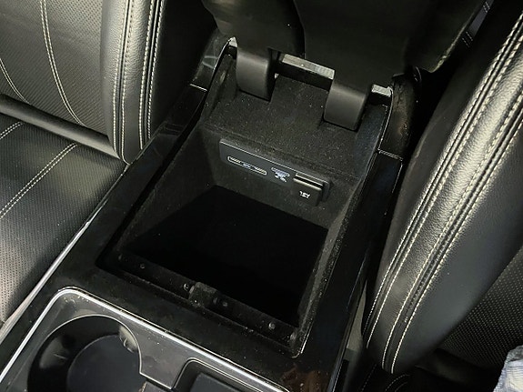 Land Rover Range Rover Velar 18 of 30