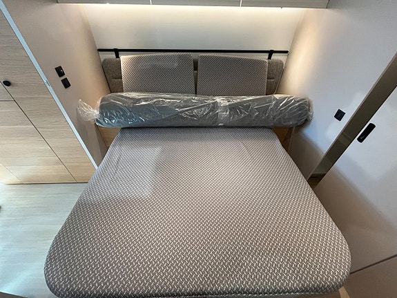 Adria Adora 613 UT /ALDE / Queens-bed på tvären / Badrum bak 12 of 20
