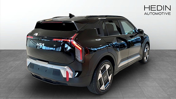Kia EV3 2 of 12