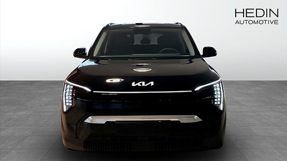 Kia EV3 8 of 12