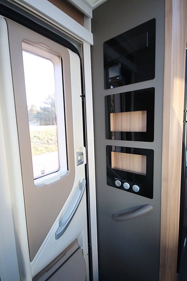Adria Coral Plus 670 SLT. Fiat 6D 2,3 44 H (160 Hk) 12 of 18
