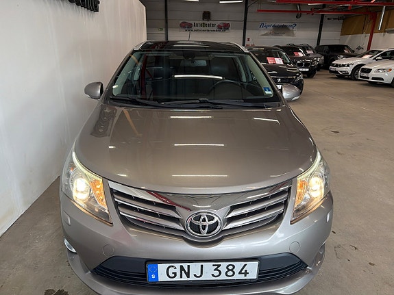 Toyota Avensis 6 of 12
