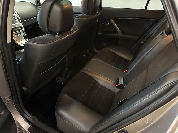 Toyota Avensis 9 of 12