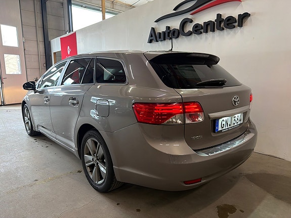 Toyota Avensis 3 of 5