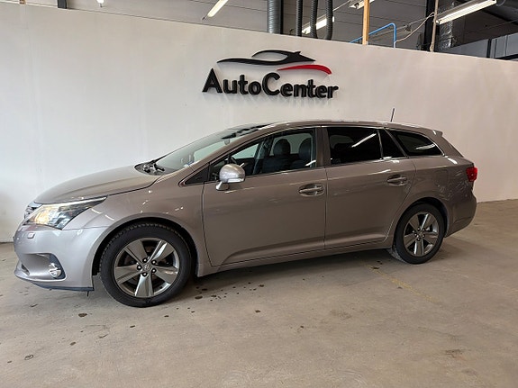 Toyota Avensis 2 of 5