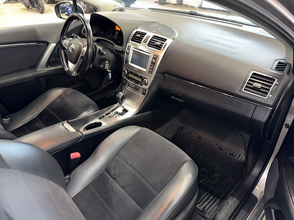 Toyota Avensis 10 of 12