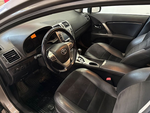Toyota Avensis 8 of 12