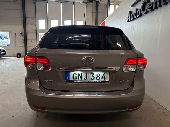 Toyota Avensis 4 of 5