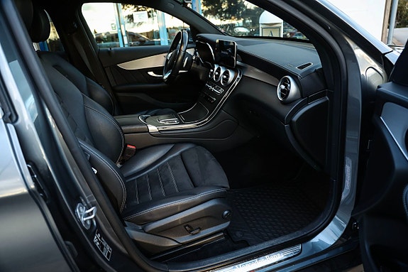 Mercedes-Benz GLC300 de 8 of 13