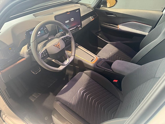 Cupra Born 6 of 17