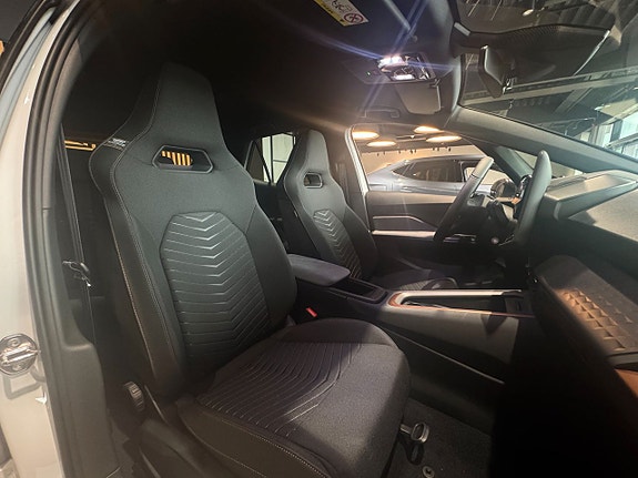Cupra Born 16 of 17