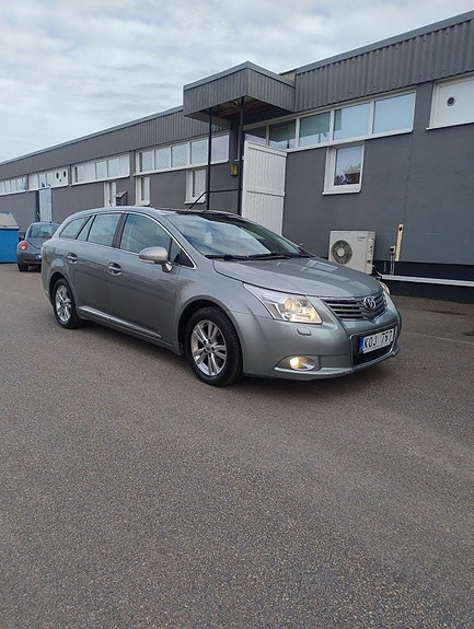 Toyota Avensis 5 of 5