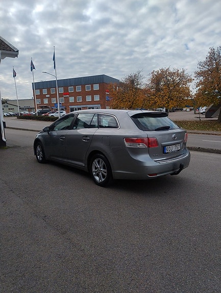 Toyota Avensis 3 of 5
