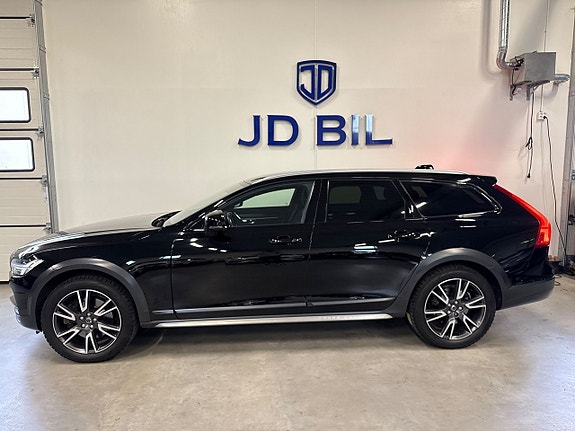 Volvo V90 Cross Country 2 of 5