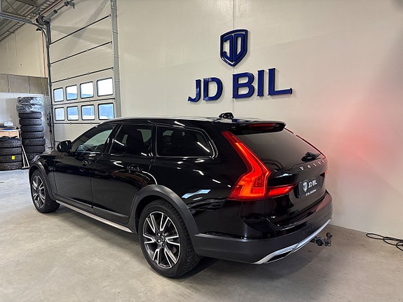 Volvo V90 Cross Country 3 of 5