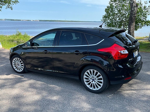 Ford Focus 2 of 3