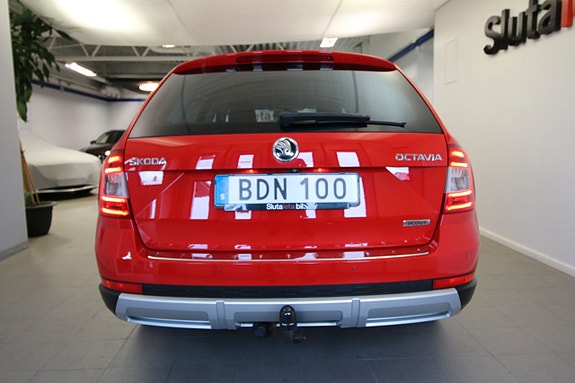 Skoda Octavia Scout 8 of 25