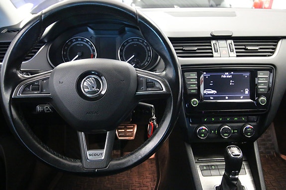 Skoda Octavia Scout 17 of 25