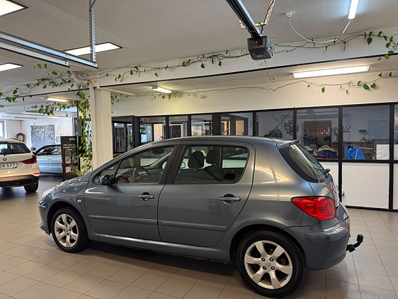 Peugeot 307 2 of 5