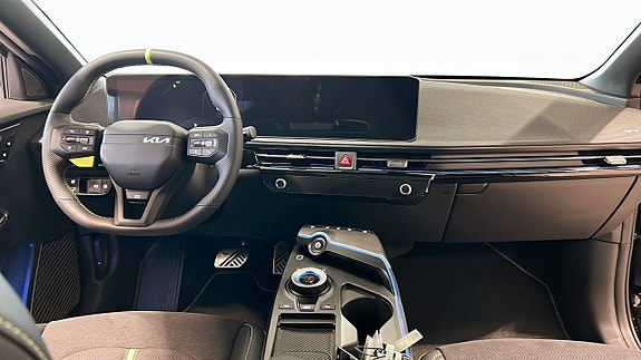 Kia EV6 4 of 12
