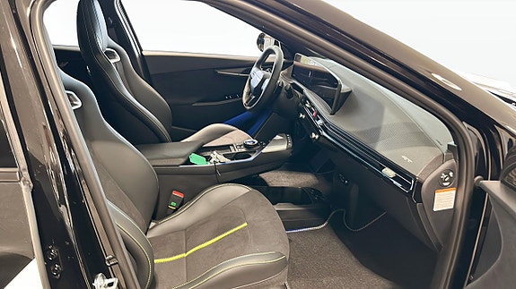 Kia EV6 3 of 12