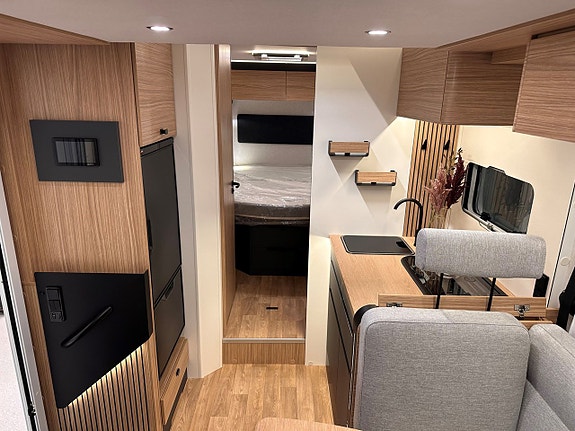 Pilote P740 FC Queensbed, Taksäng 8 of 17